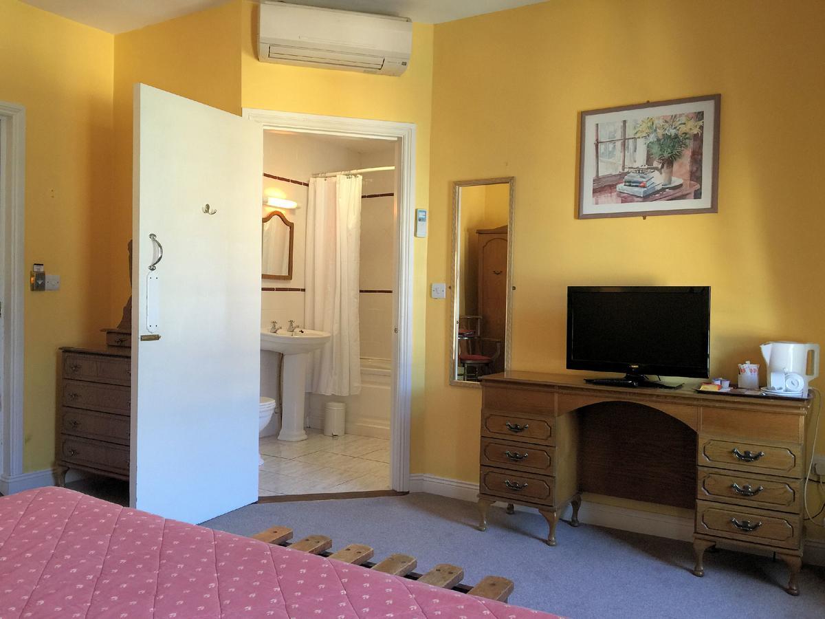 O Donovans Hotel Clonakilty Room photo